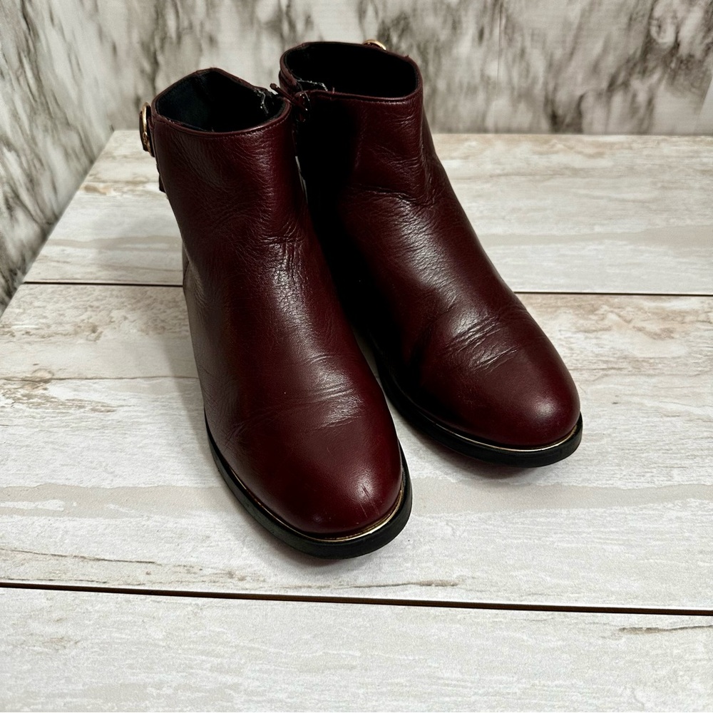 Zara Girls Sz 34 US Sz 2.5 3 Red Wine Leather Bootie Shoes Side Zip Gold Accents - Picture 3 of 10